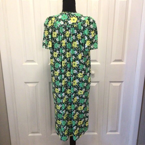 Elegant Emily Women's Green Floral Print Short Sleeve Button Down Duster Gown - Picture 5 of 11